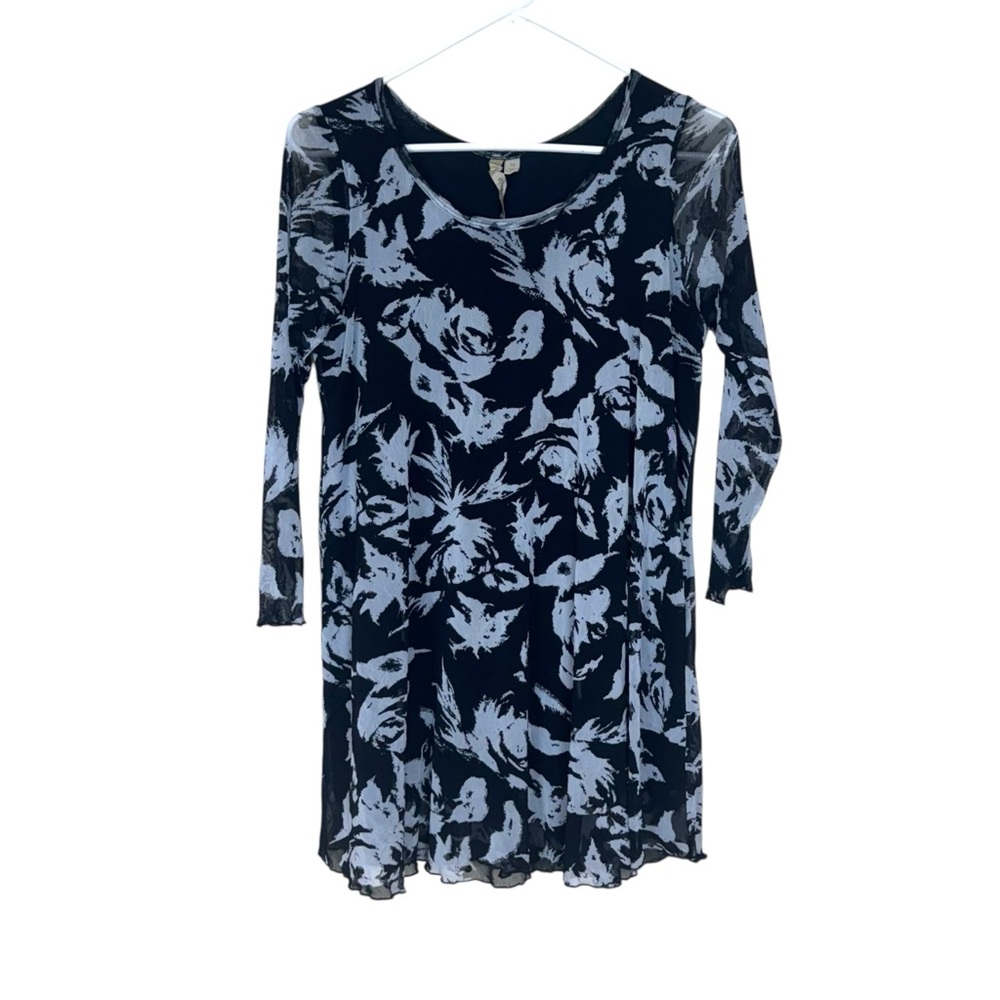 Comfy USA Women’s swing Tunic Top floral Size Medium Black White Sheer Sleeves